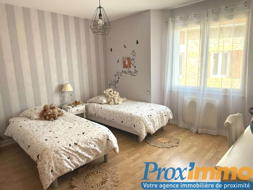 Maison à MIRIBEL-LES-ECHELLES