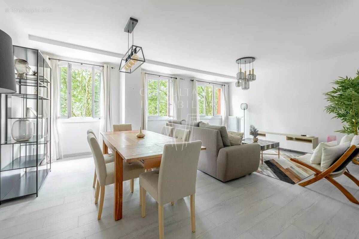 Appartement à PARIS-16E