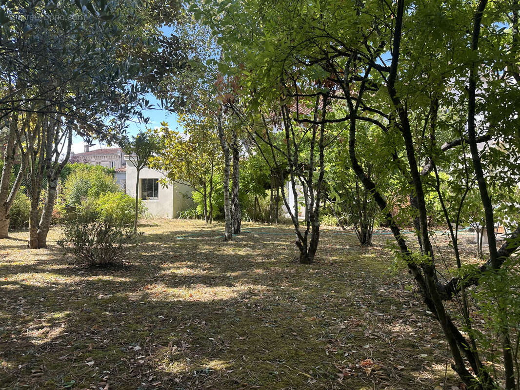 Maison à BARBEZIEUX-SAINT-HILAIRE