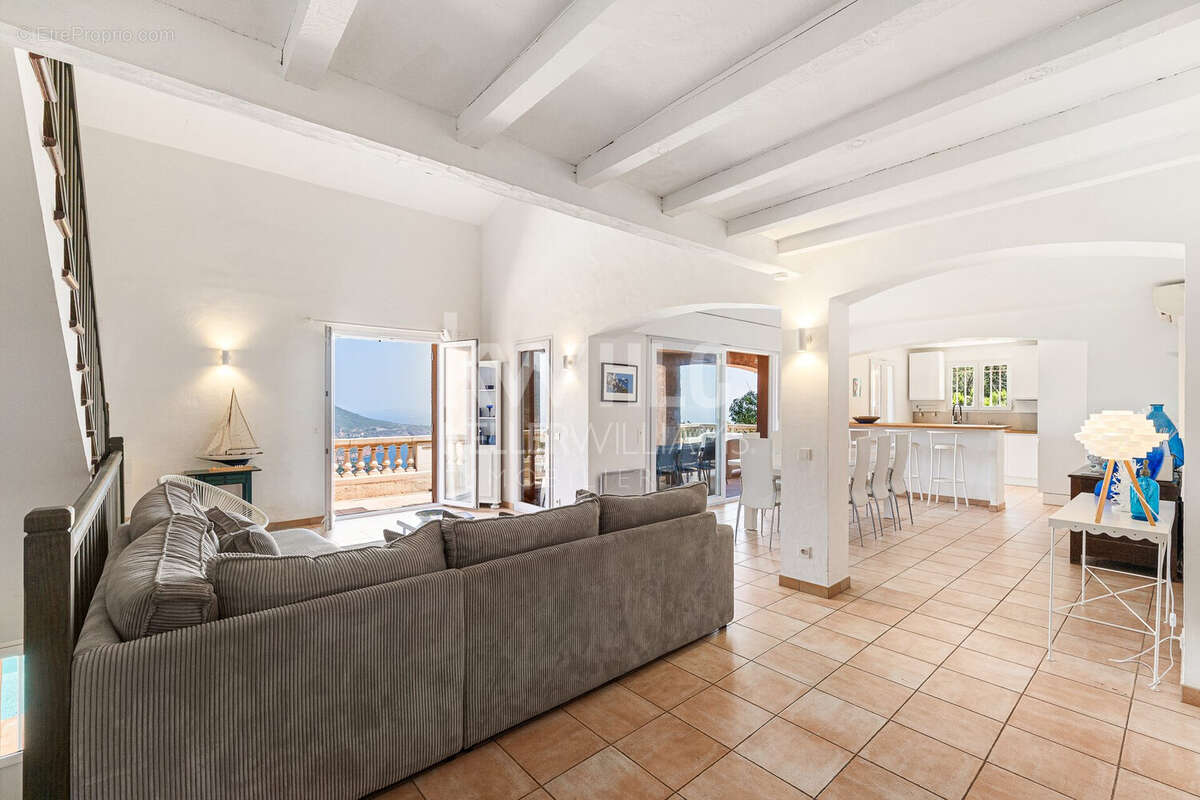 Maison 283 m² à Saint-Raphael  - photo 4