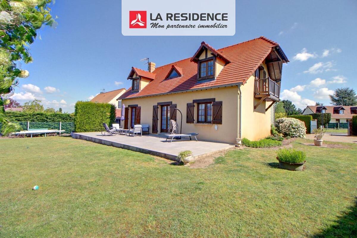 Maison à COURCELLES-SUR-SEINE