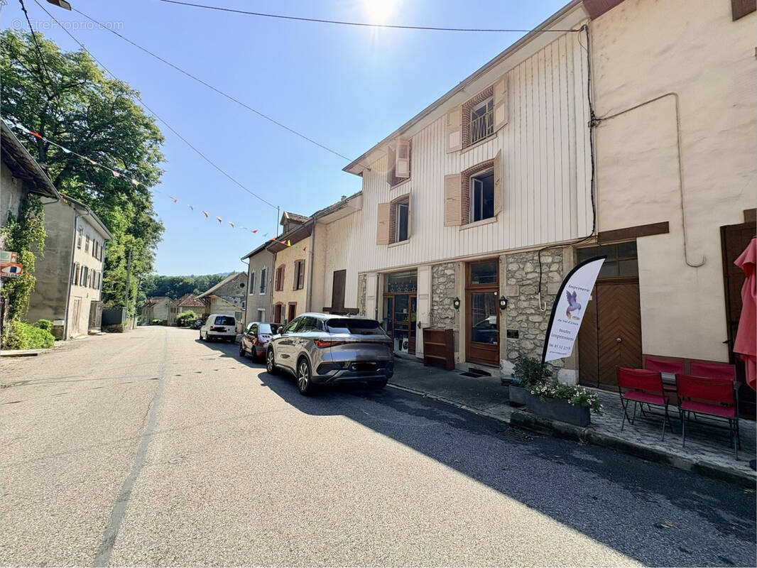 Appartement à SAINT-GEOIRE-EN-VALDAINE