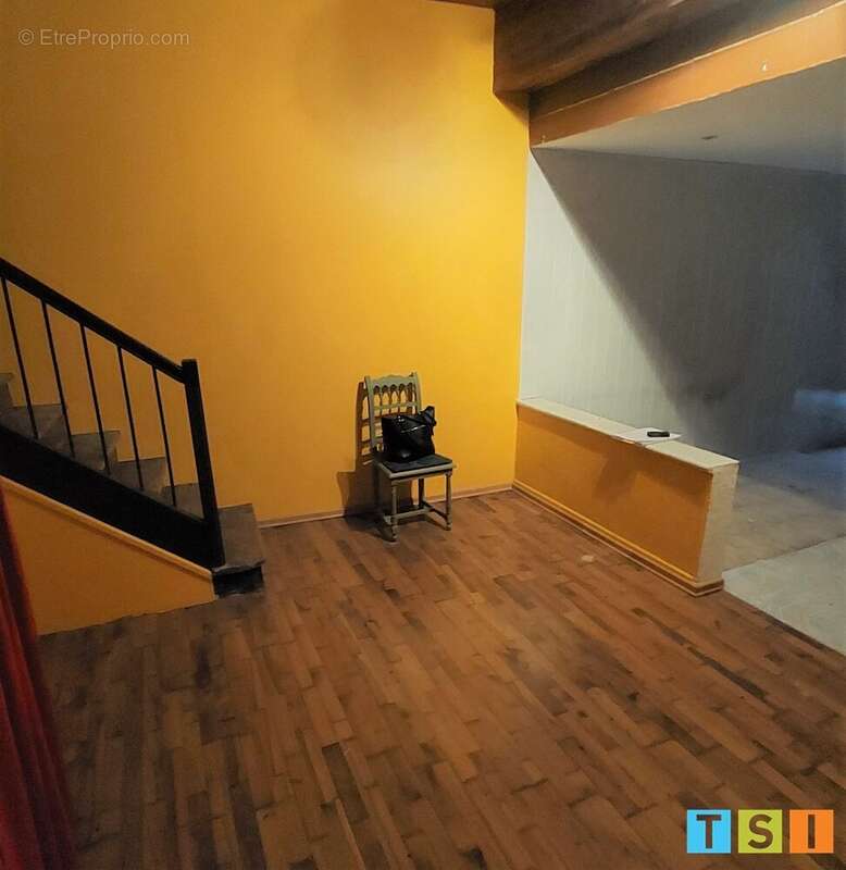 Immeuble sur 2 niveaux avec 2 entrées, 2 appartements à creer centre village - photo 6