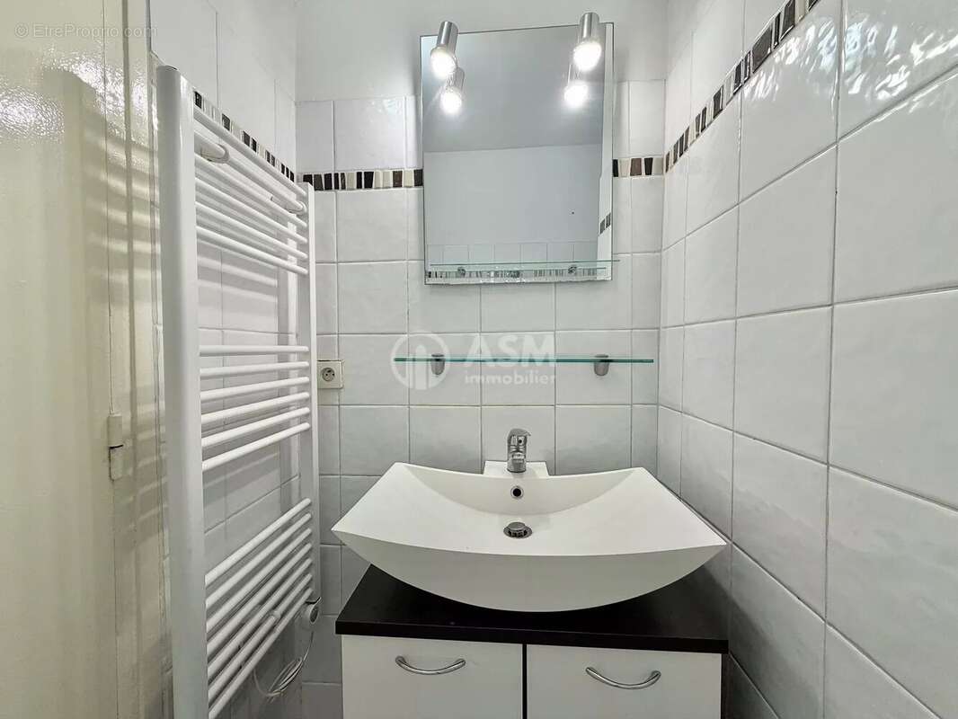 Appartement à COURBEVOIE