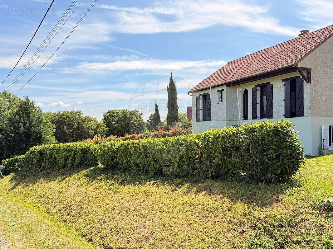 Maison à MONTIGNY-AUX-AMOGNES