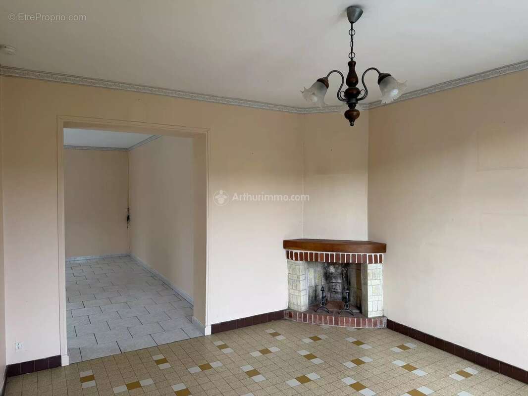 Maison à CHAHAIGNES