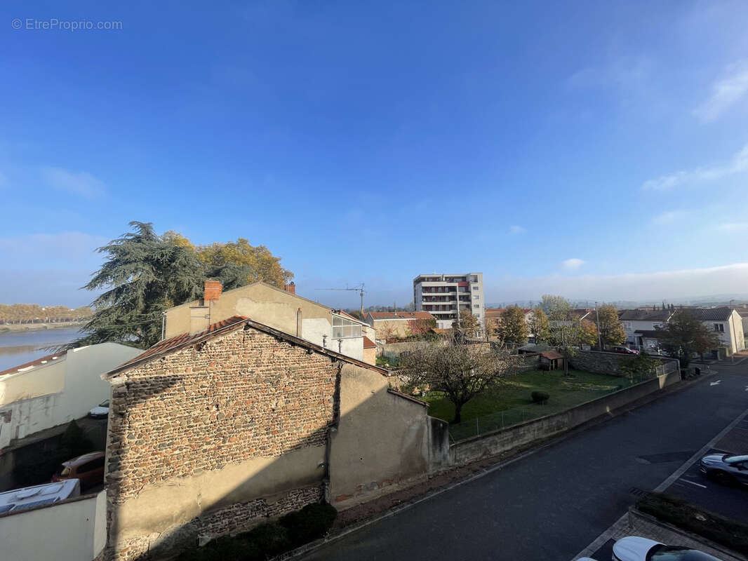 Appartement à LE COTEAU