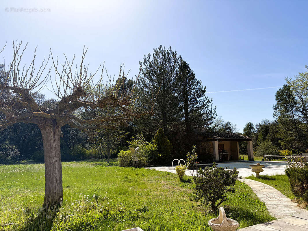 Maison à JOUQUES