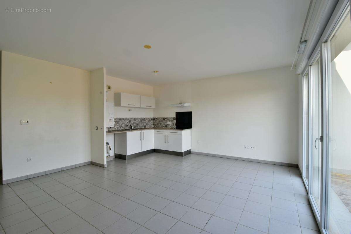 T3 de 63m2 avec deux places de parking a saint alban (31140) - photo 2
