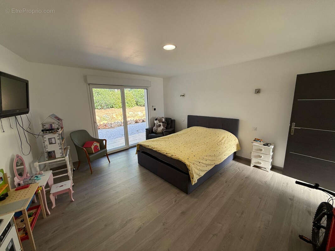 Maison à BAGNOLS-EN-FORET