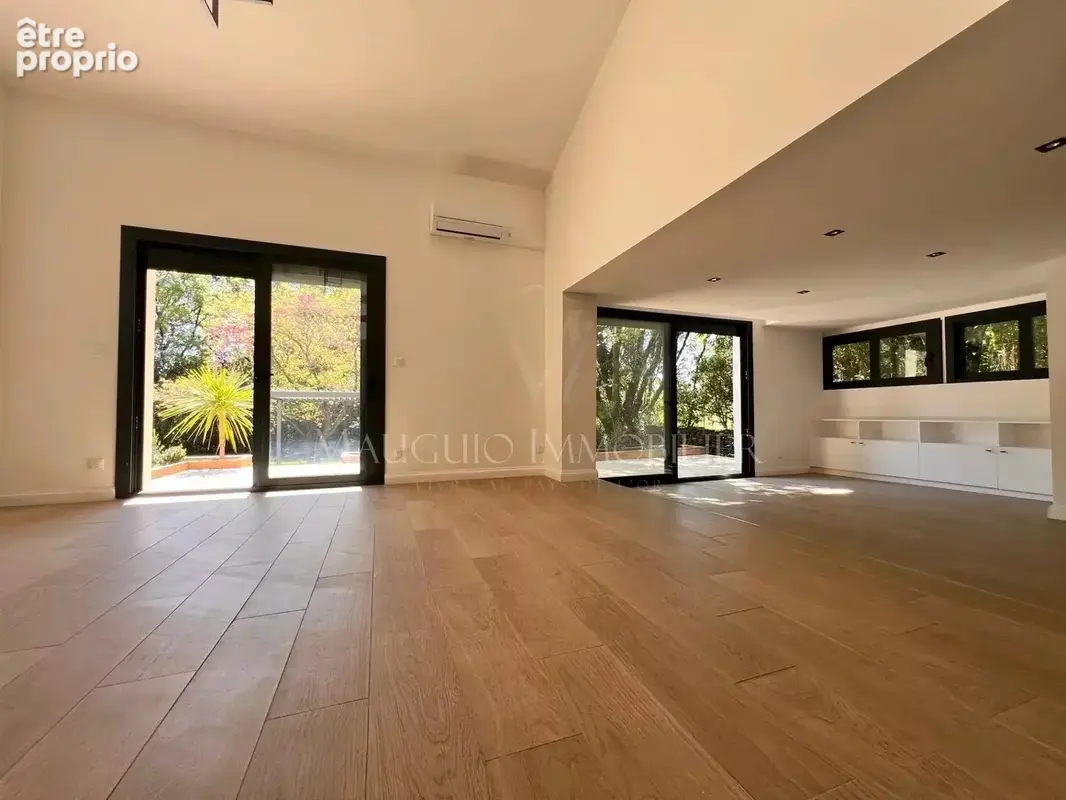 Maison contemporaine F6 sur un terrain de 2030 m² boisé avec piscine. - photo 10