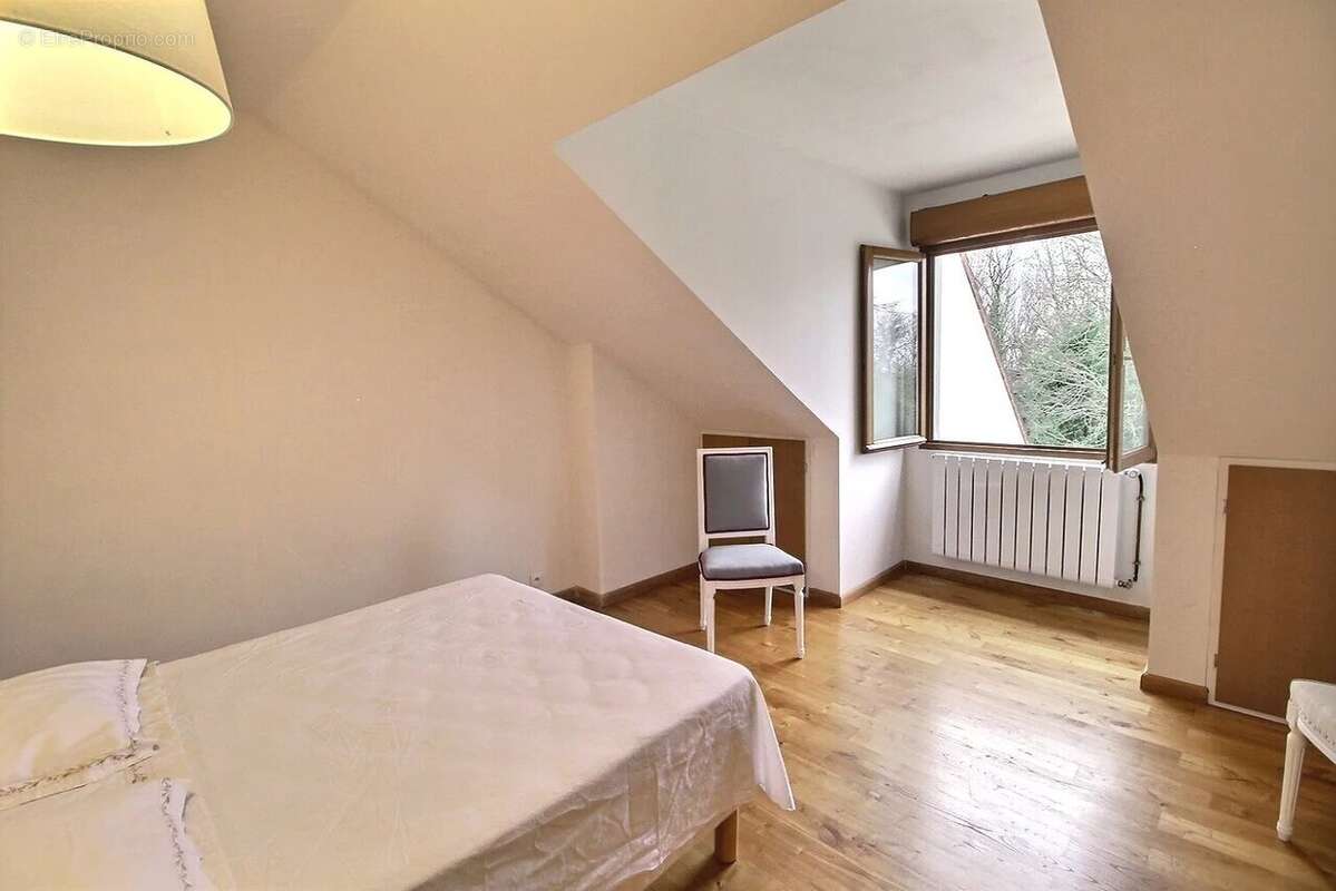 Maison à CHENNEVIERES-SUR-MARNE