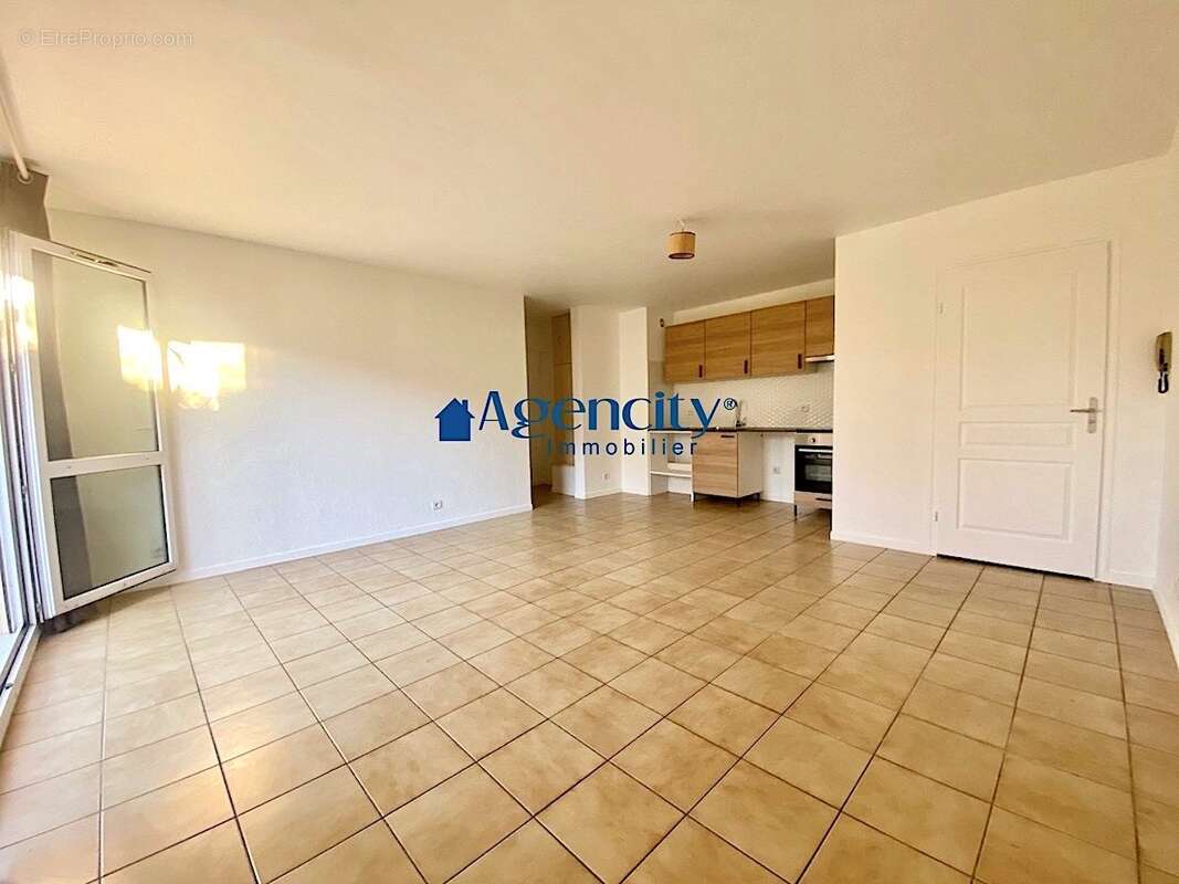 Appartement à BRIE-COMTE-ROBERT