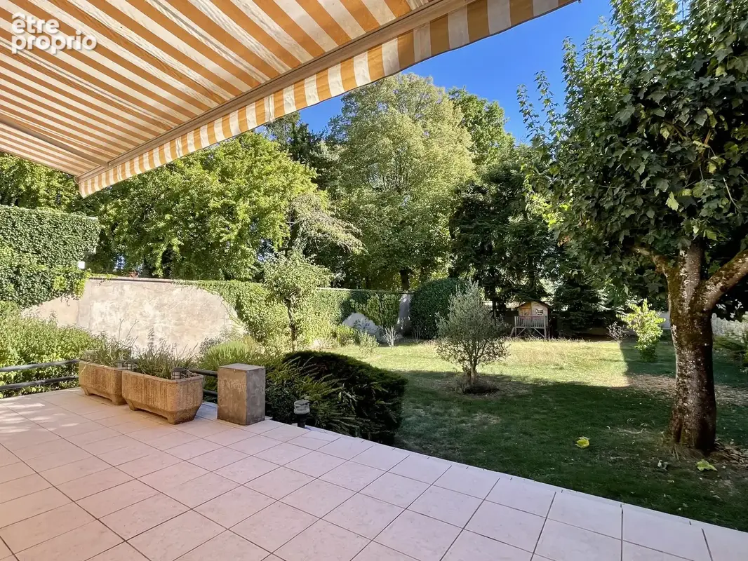 Propriété Indépendante 11 pièces sur 750 m2 de terrain clos de murs et arboré - photo 2