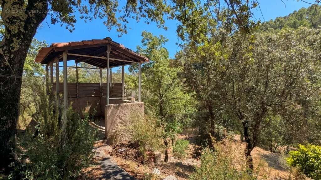 Maison à ENTRECASTEAUX