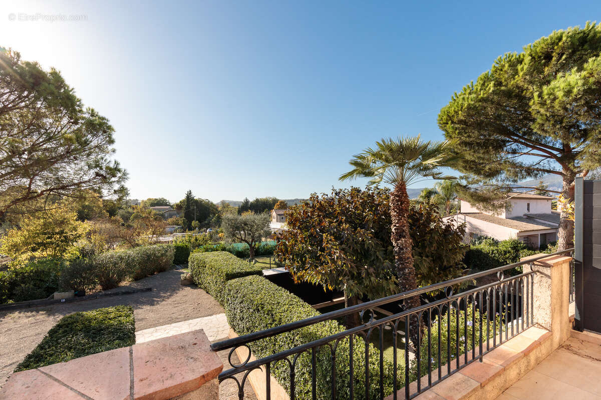 Appartement à MOUANS-SARTOUX