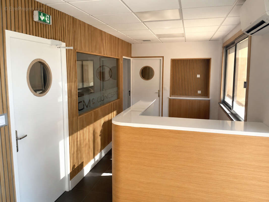 Commerce 2460 m² à Saint-Laurent-Sur-Sevre  - photo 4
