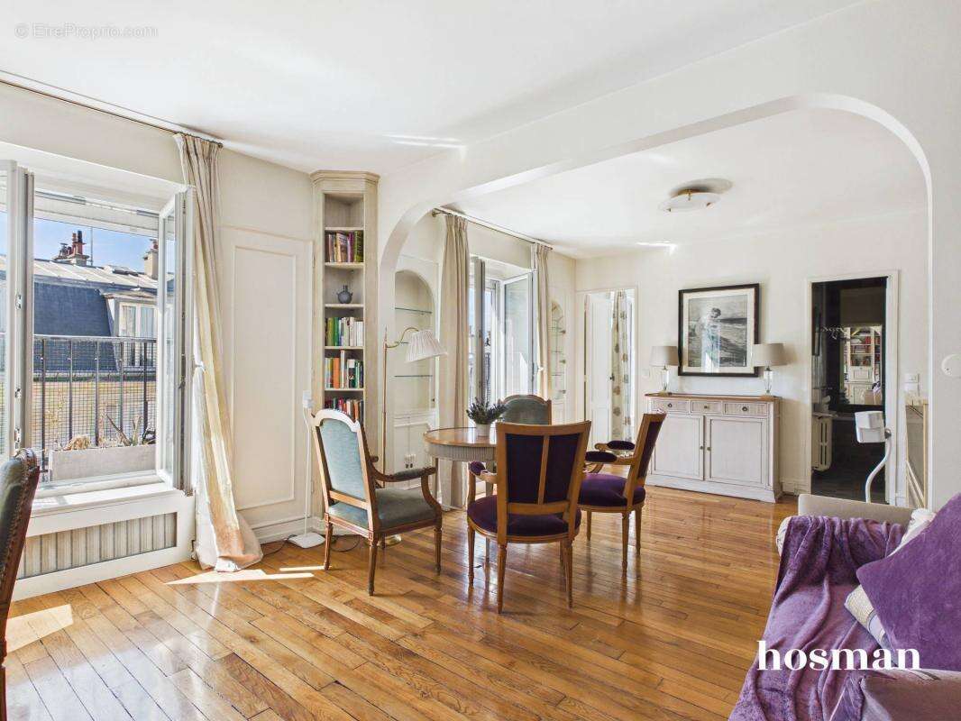 Appartement à PARIS-16E