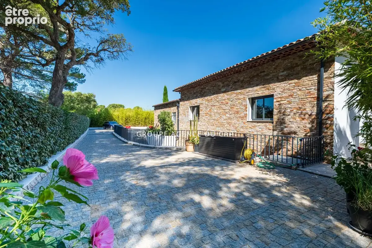 Villa de caractère, piscine chauffée et garage de 200 m² au coeur d'un parc de 5 000 m²  à Fréjus - photo 14