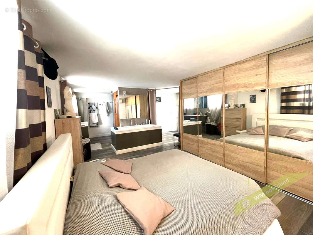 NICE LE PORT / Bas Mont-Boron - Magnifique Loft de 120 m2 hab ouvert sur 2 terrasses aménagées de 110 m2 - photo 5