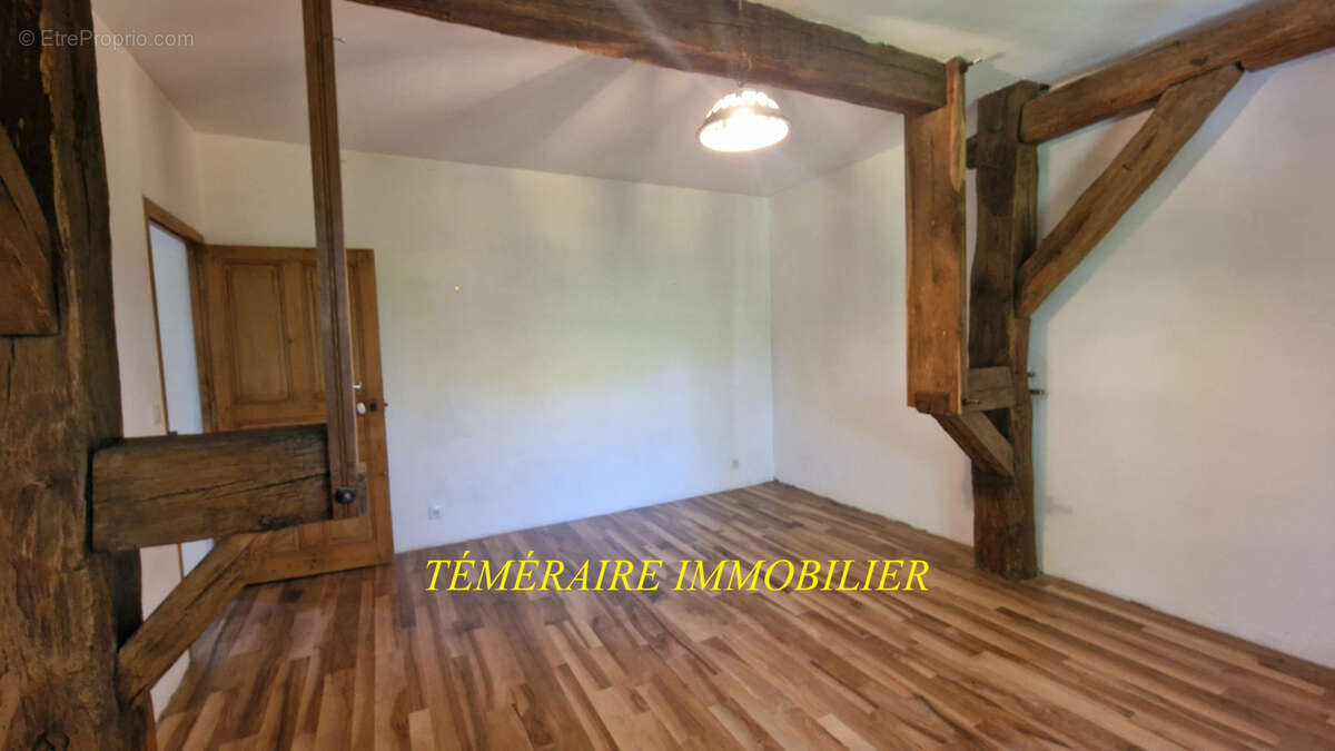 Proche Doucier- Ancienne ferme mitoyenne de 464m2 hab - photo 12
