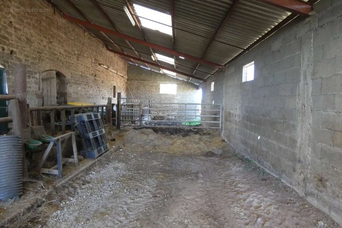 Bourgogne sud - anciens batiments agricoles - photo 4