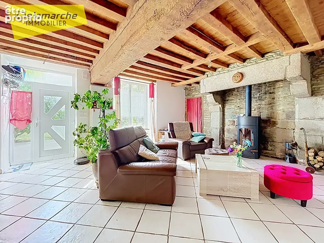 À vendre - Longère en pierres - 4 chambres - 2000m2 de terrain - Dépendance - Grandparigny (50600) - photo 2