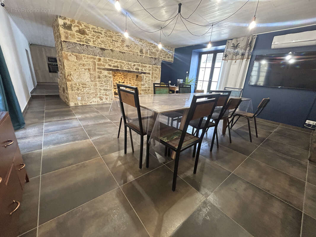 Maison à SAINT-MARTIAL-DE-NABIRAT