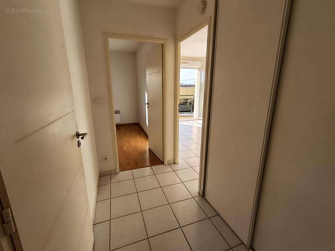 Appartement à PINS-JUSTARET