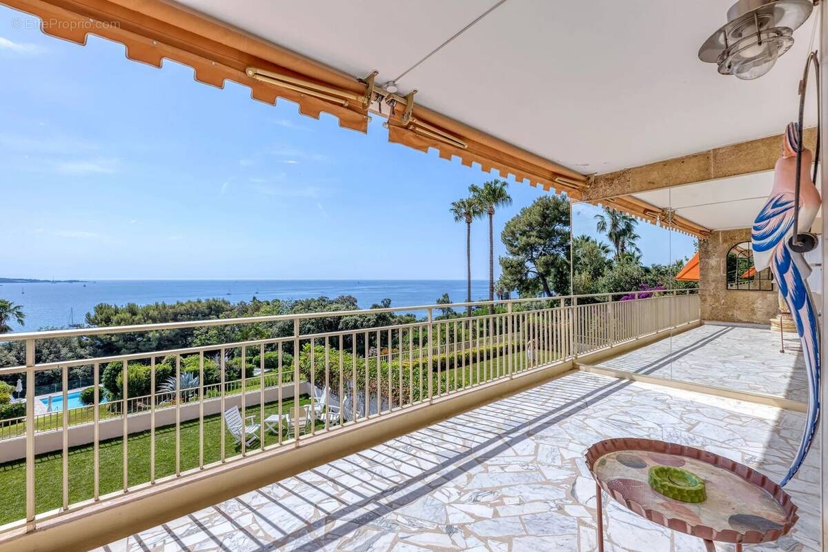 Appartement à VALLAURIS
