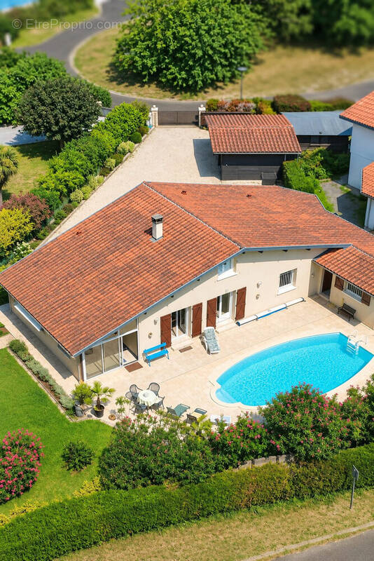 Maison 140 m² à Tosse  - photo 1