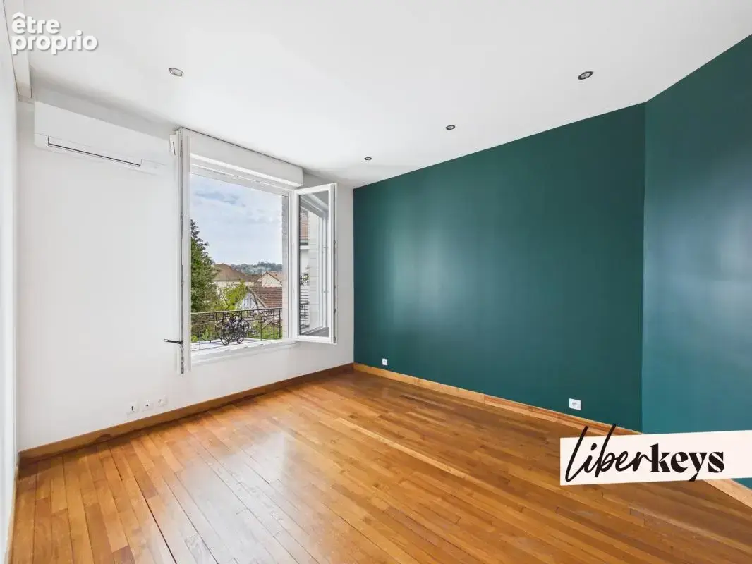 Magnifique maison de ville entièrement rénovée – 137 m² – 3 chambres – terrasses – garage - rer a pied - photo 11