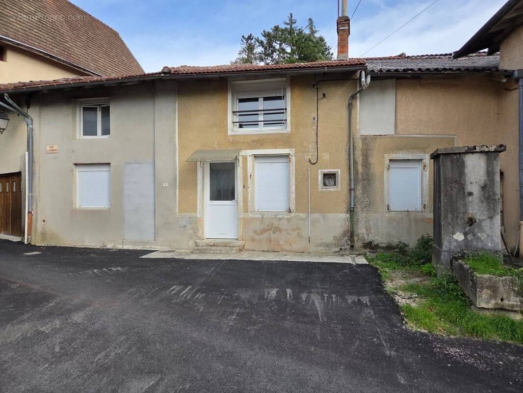 Maison à VILLIEU-LOYES-MOLLON