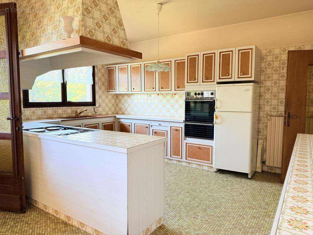 Divonne-les-Bains Centre Ville - Maison 6 chambres de 424 m2 - photo 10