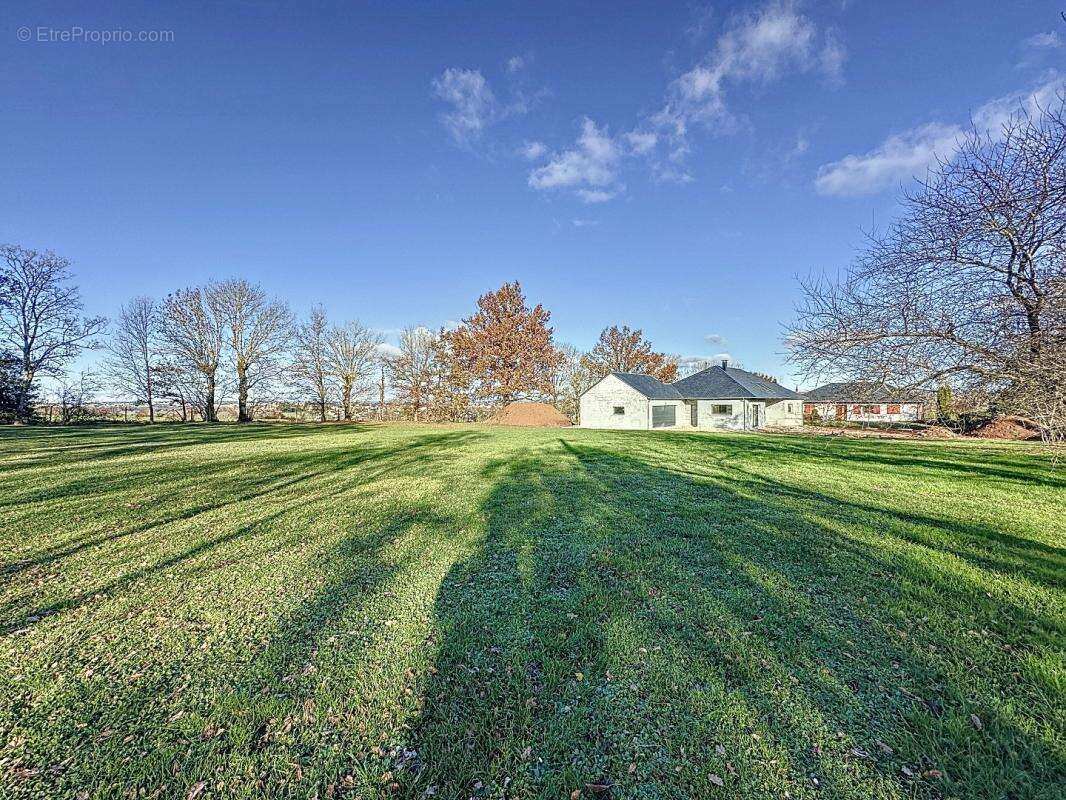 Terrain à AGEN-D&#039;AVEYRON