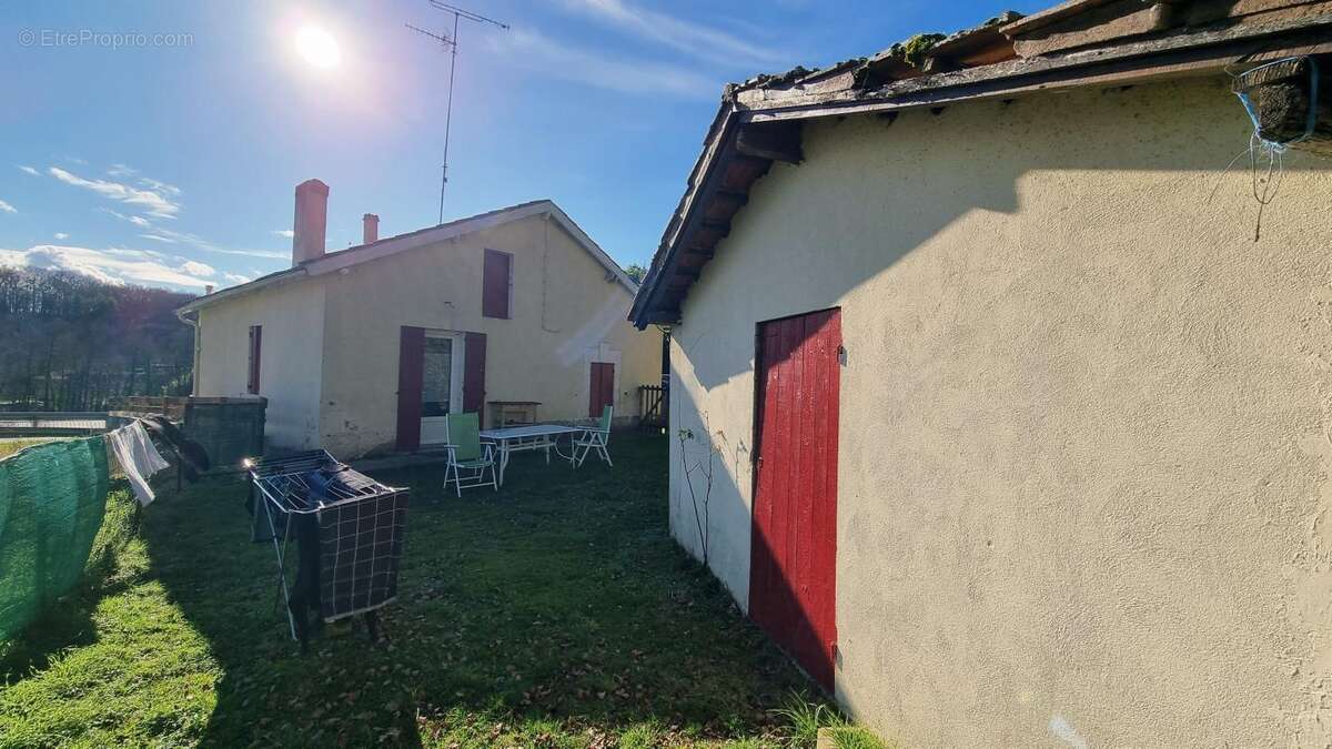 Maison à DOUVILLE