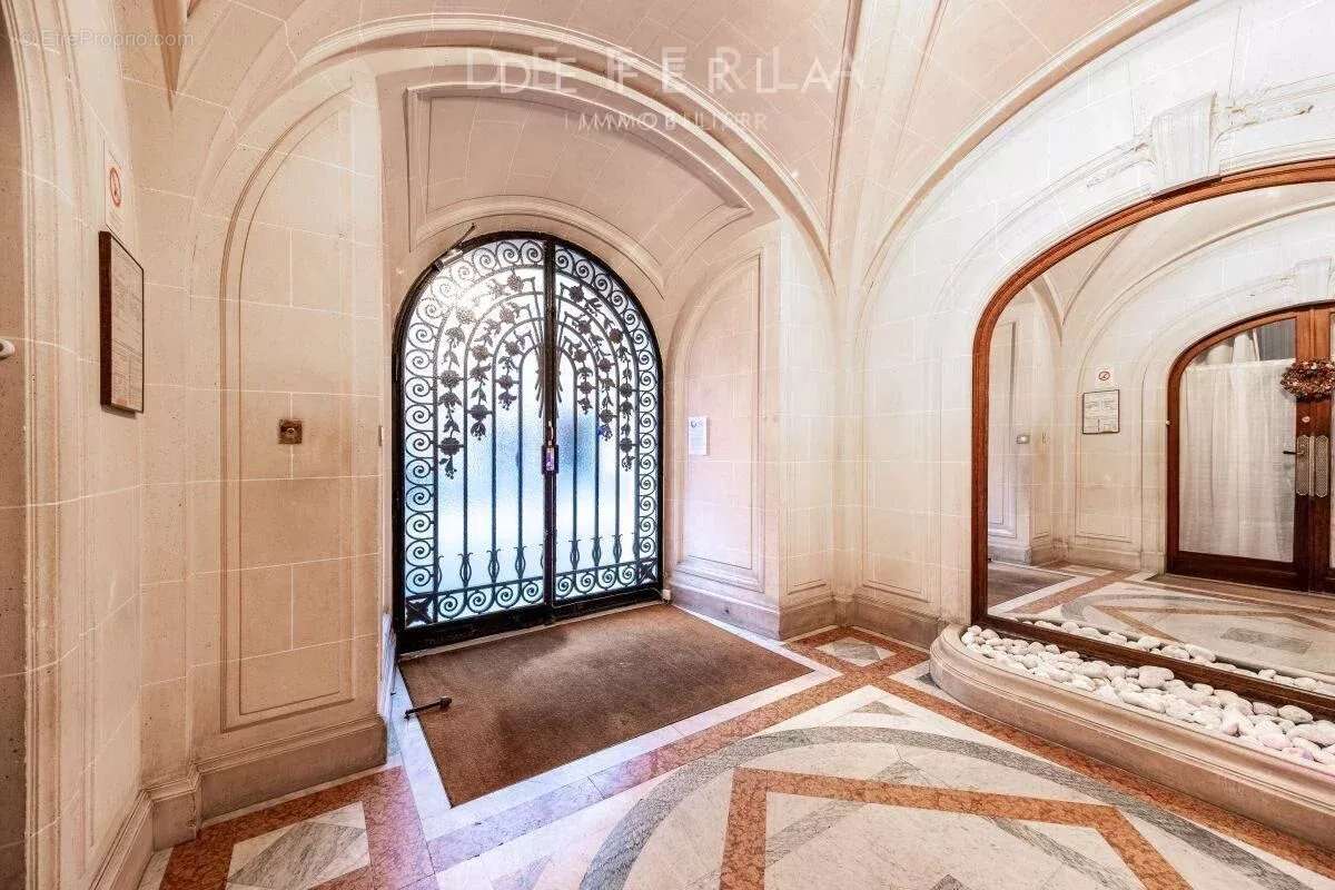 Appartement à PARIS-7E
