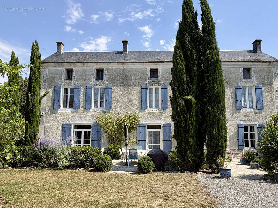 Maison à DAMPIERRE-SUR-BOUTONNE