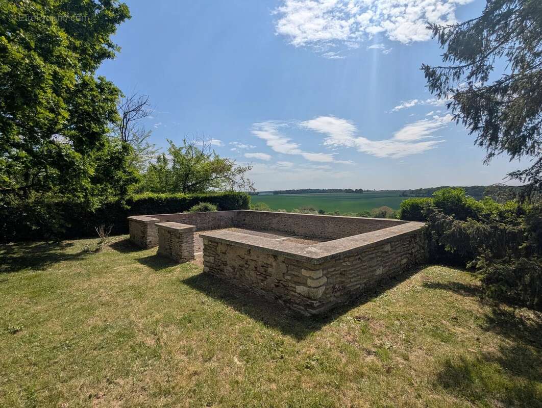 Maison à FONTAINE-SOUS-JOUY