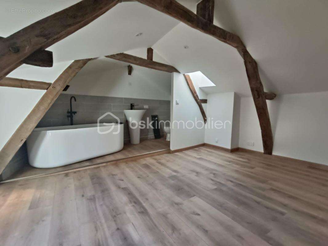 Maison de Ville de type 4 de 105 m2 entièrement Rénovée avec 2 Terrasses - photo 8