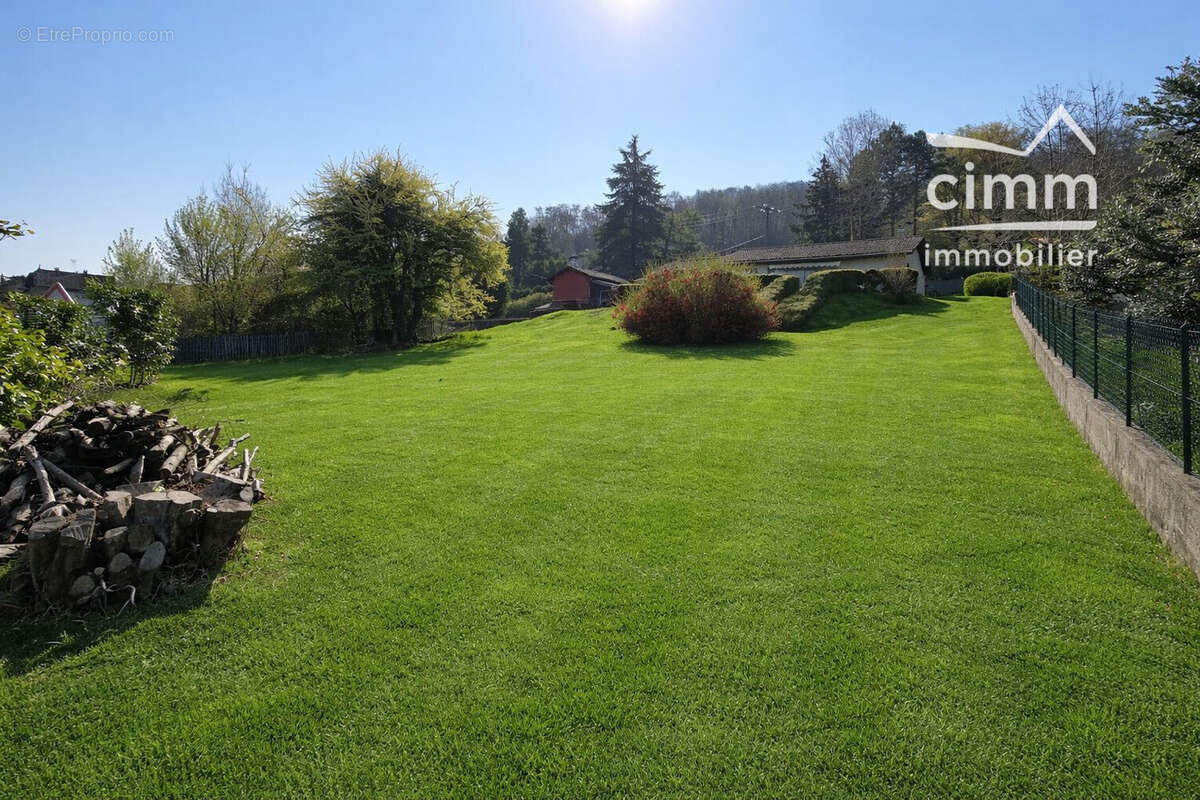 Terrain à SAINT-SIMEON-DE-BRESSIEUX