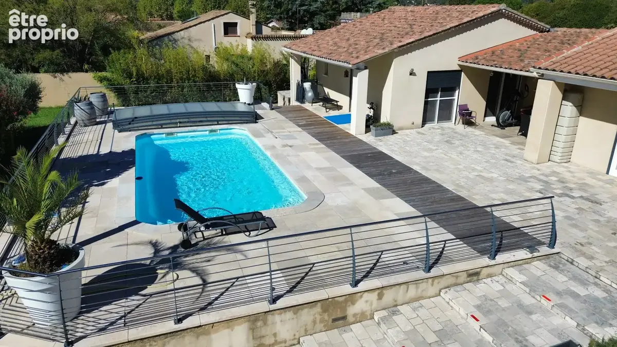 Villa contemporaine de 177m2 avec picsine et garages - photo 2