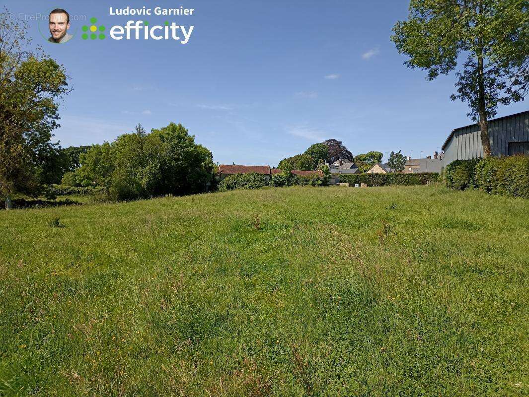 Terrain à SAINT-HILAIRE-DU-HARCOUET