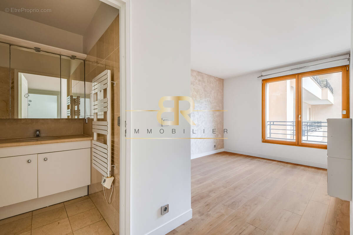 Appartement à LEVALLOIS-PERRET