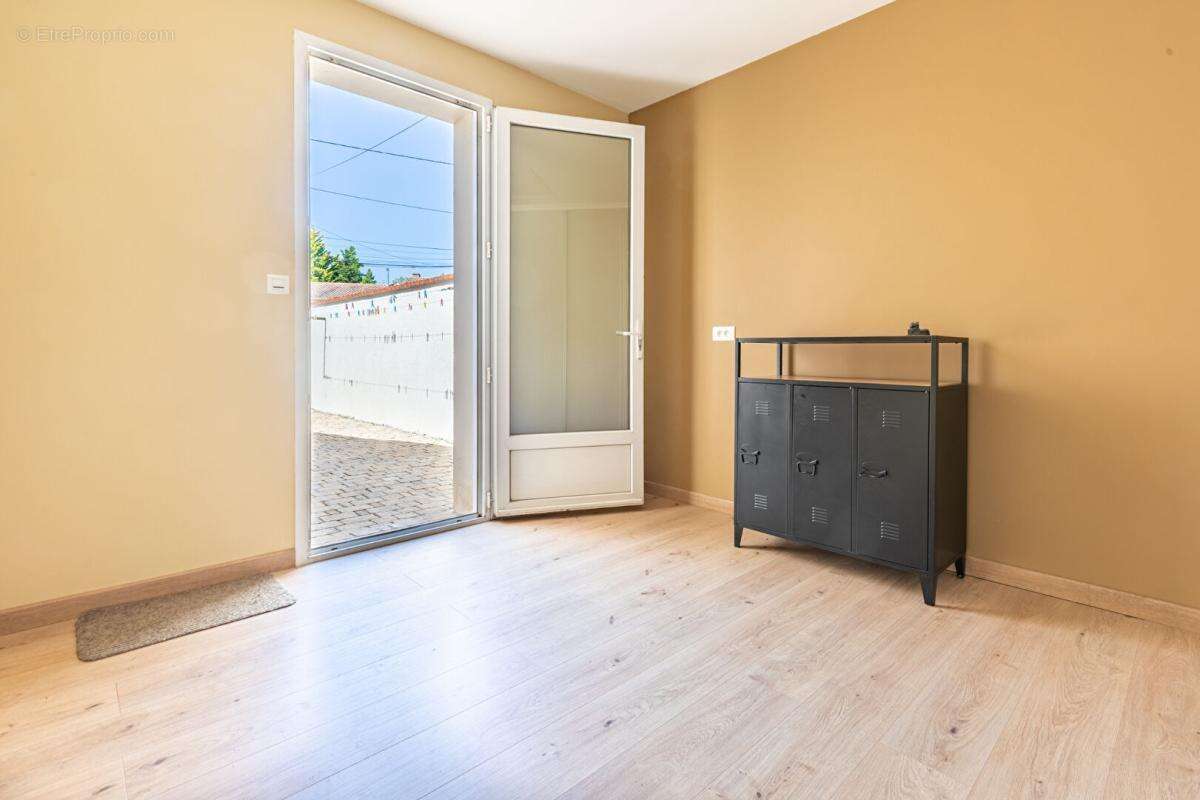 Maison Mouzillon 6 P . 4 Chs . Bureau . 177.85 M² . Double garages . T 1153 M² . Sous-sol - photo 11