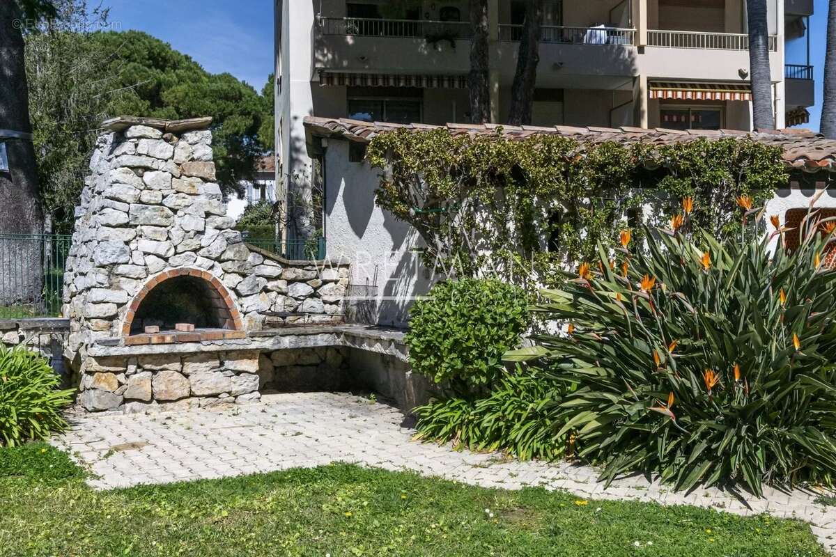 Appartement à SAINT-LAURENT-DU-VAR