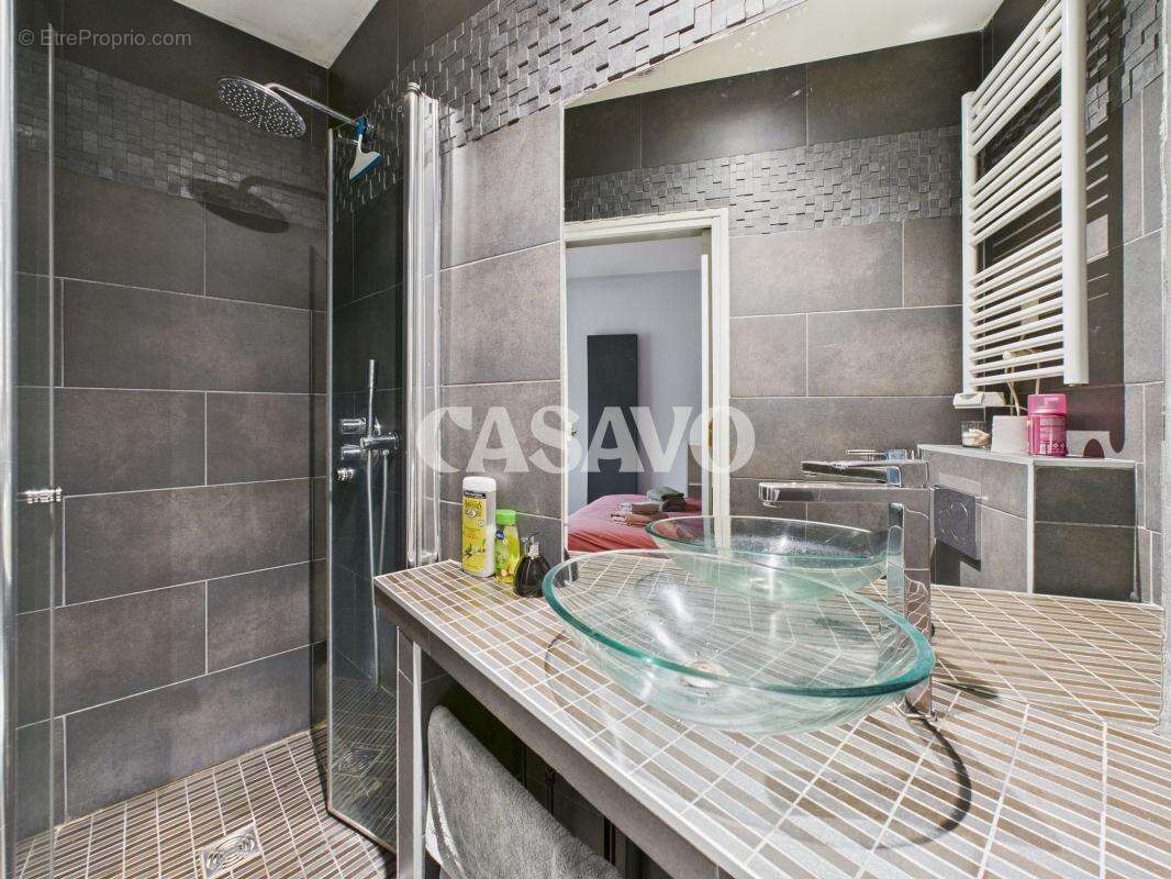 Appartement à LES LILAS