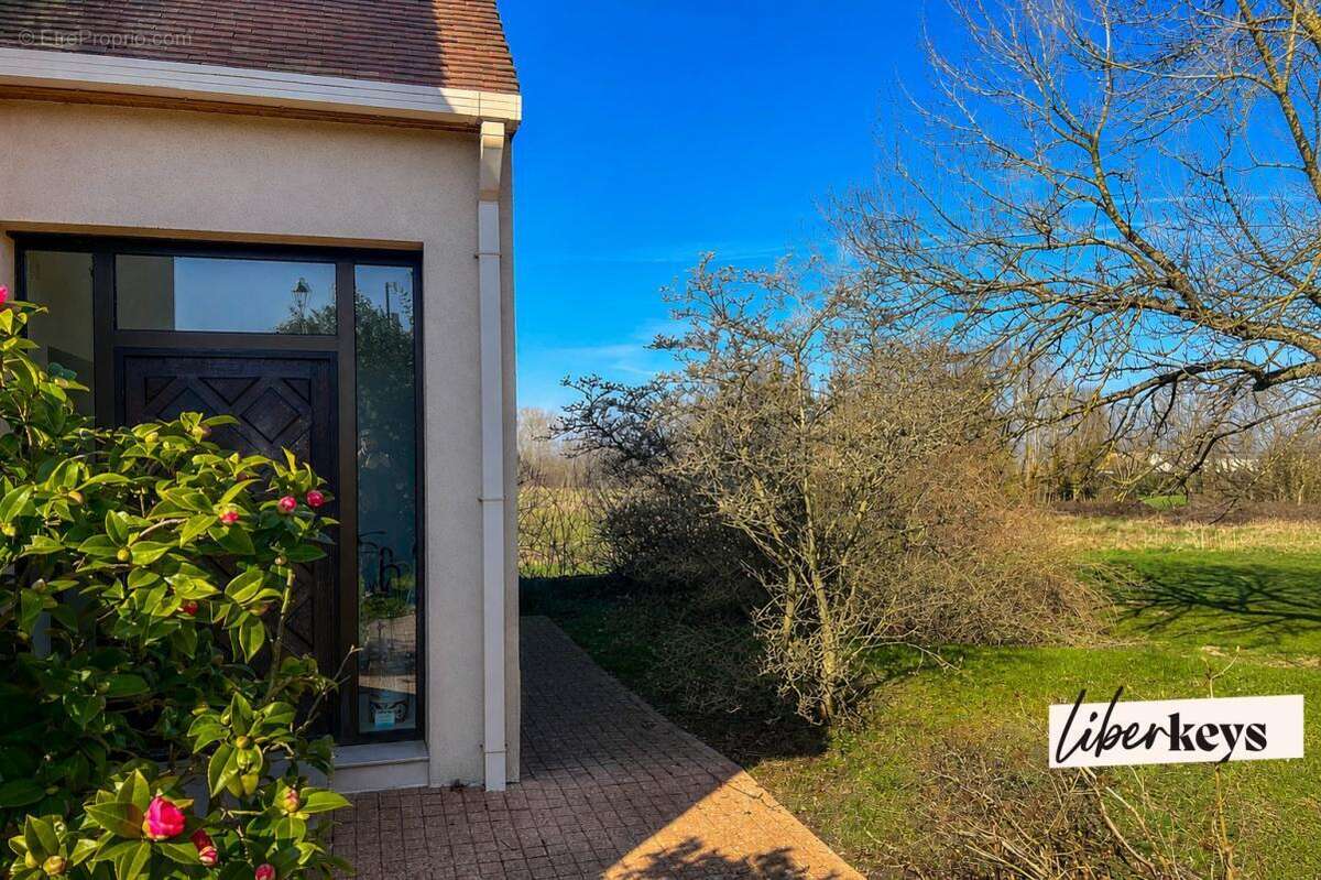 Maison d’exception 7 pièces - Maudétour-en-Vexin - 254 m² sur 2 357 m² de terrain - photo 2