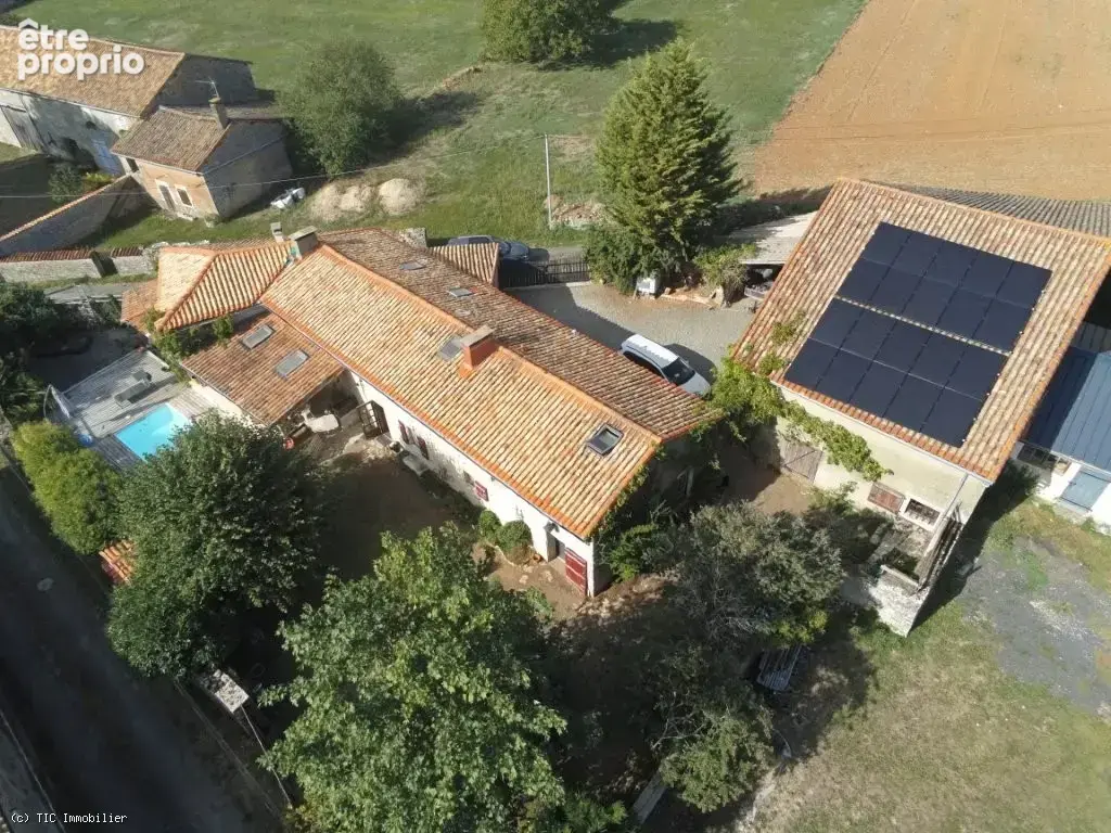 Maison en Pierre Avec Sa Piscine Chauffée et Dépendances Sur 4676m² - photo 42