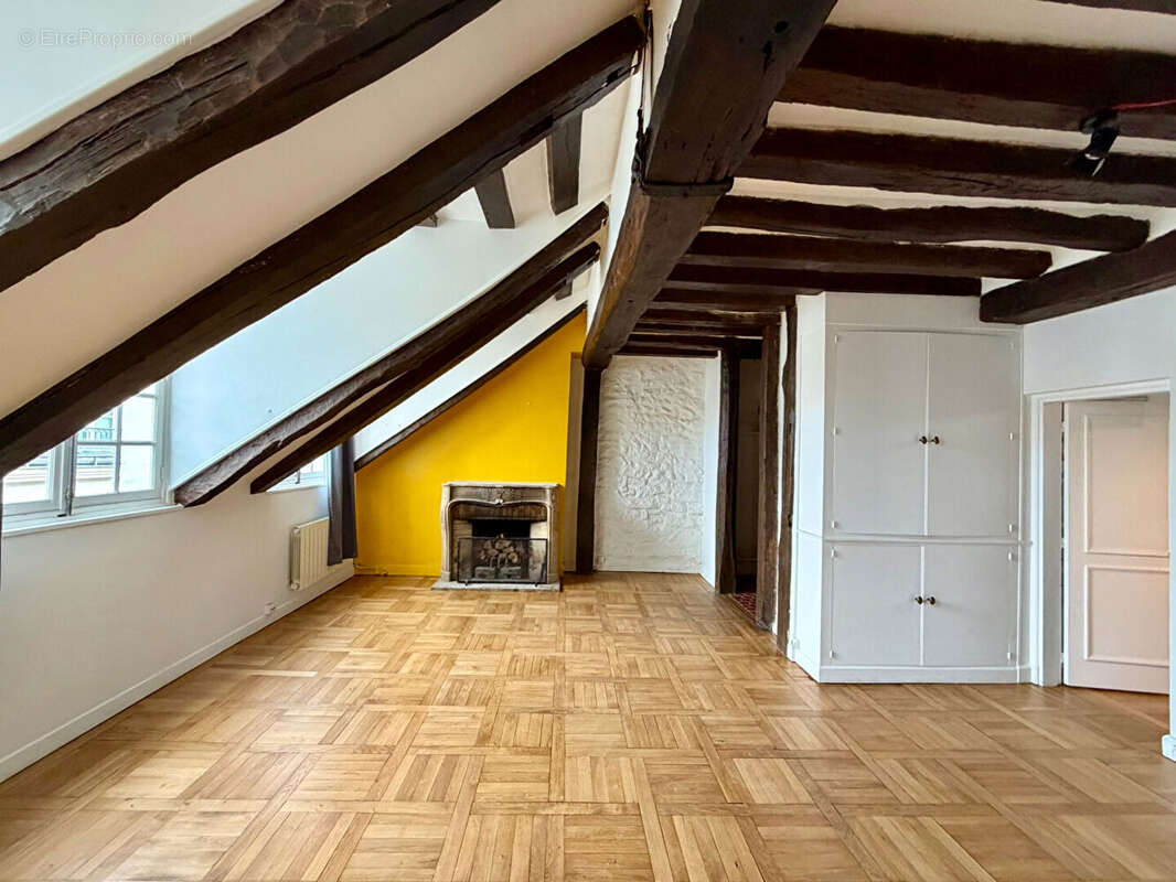 Appartement à PARIS-4E